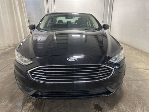 Used 2019 Ford Fusion SE image 2