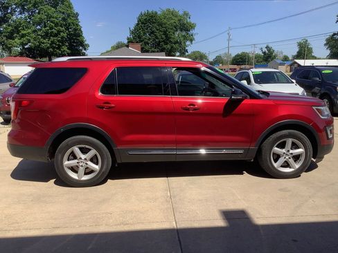 Used 2016 Ford Explorer XLT w/ Equipment Group 201A AWD/4WD image 10