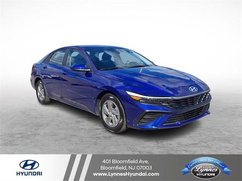 Used 2024 Hyundai Elantra SE image 1