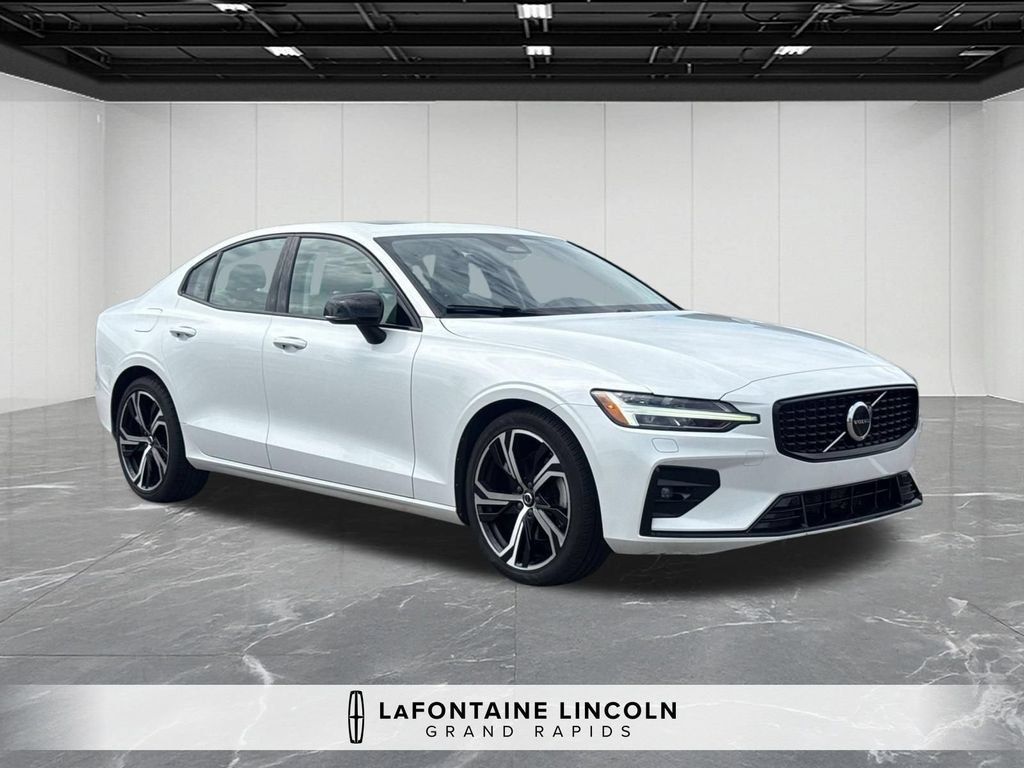 Used 2024 Volvo S60 B5 Core FWD image 7