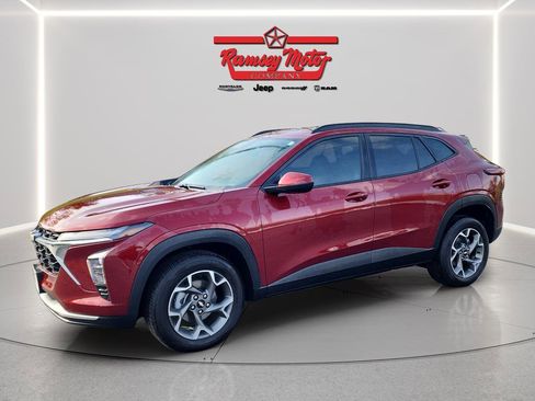 Used 2025 Chevrolet Trax LT w/ LT Convenience Package FWD image 1