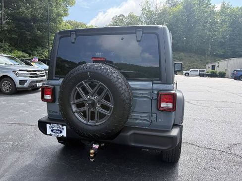 Used 2025 Jeep Wrangler Sport AWD/4WD image 5
