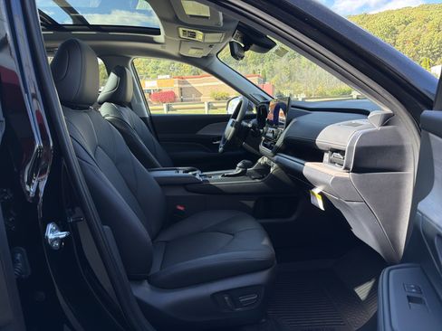 New 2026 Toyota Grand Highlander Platinum AWD/4WD image 39