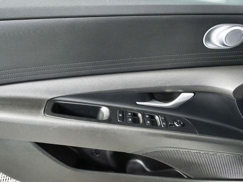 Used 2024 Hyundai Elantra SEL FWD image 6