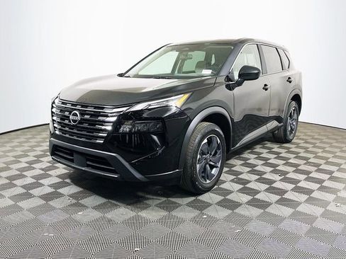 Used 2025 Nissan Rogue SV image 4