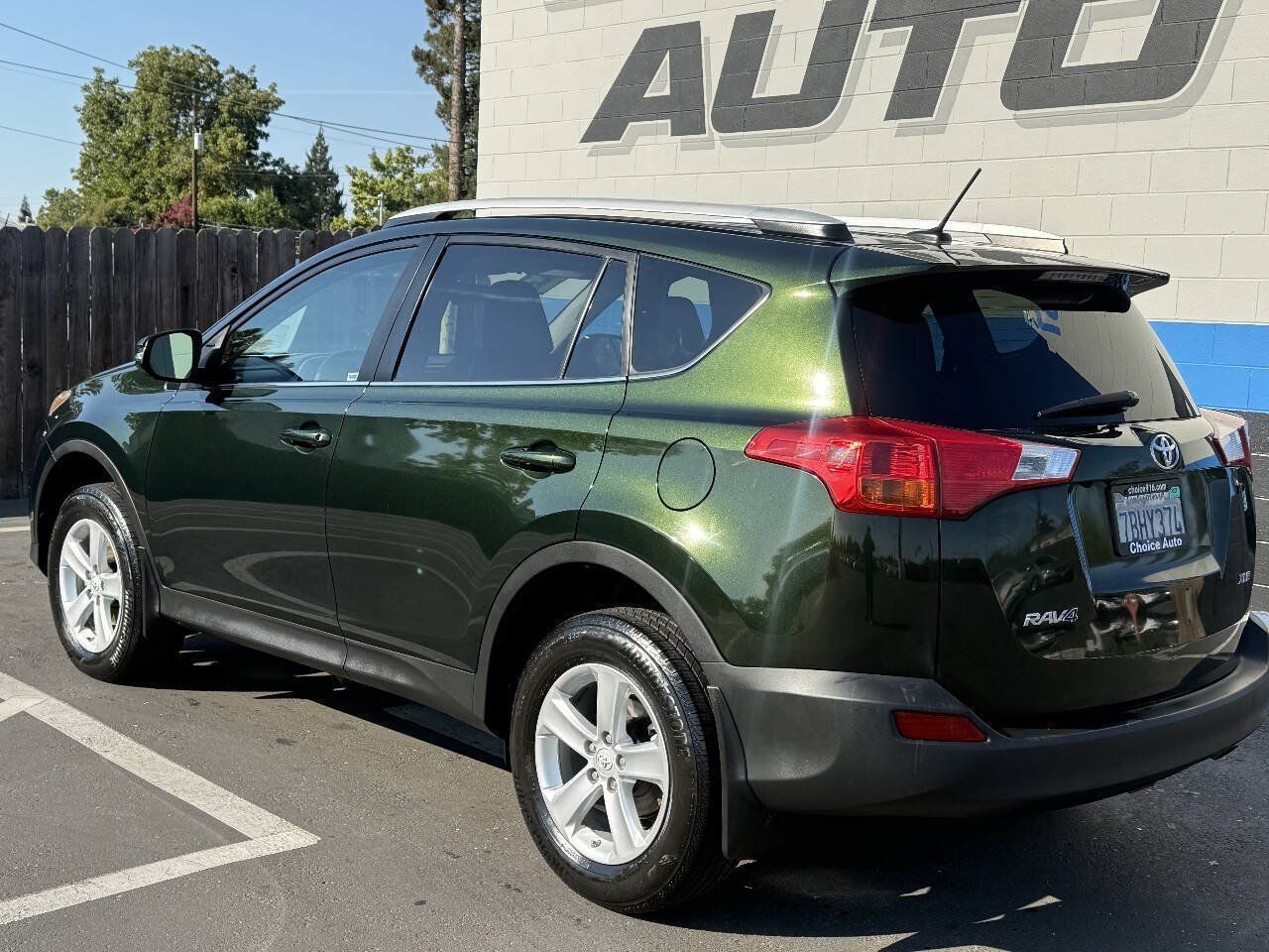 Used 2013 Toyota RAV4 XLE FWD image 4