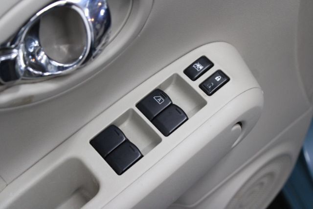 Used 2009 Nissan Cube 1.8 S w/ Interior Designer Pkg FWD image 10