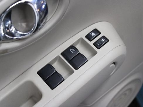 Used 2009 Nissan Cube 1.8 S w/ Interior Designer Pkg FWD image 10