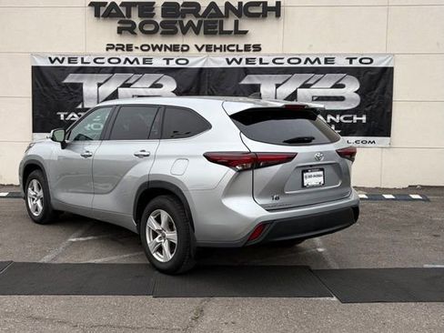 Used 2024 Toyota Highlander LE AWD/4WD image 8