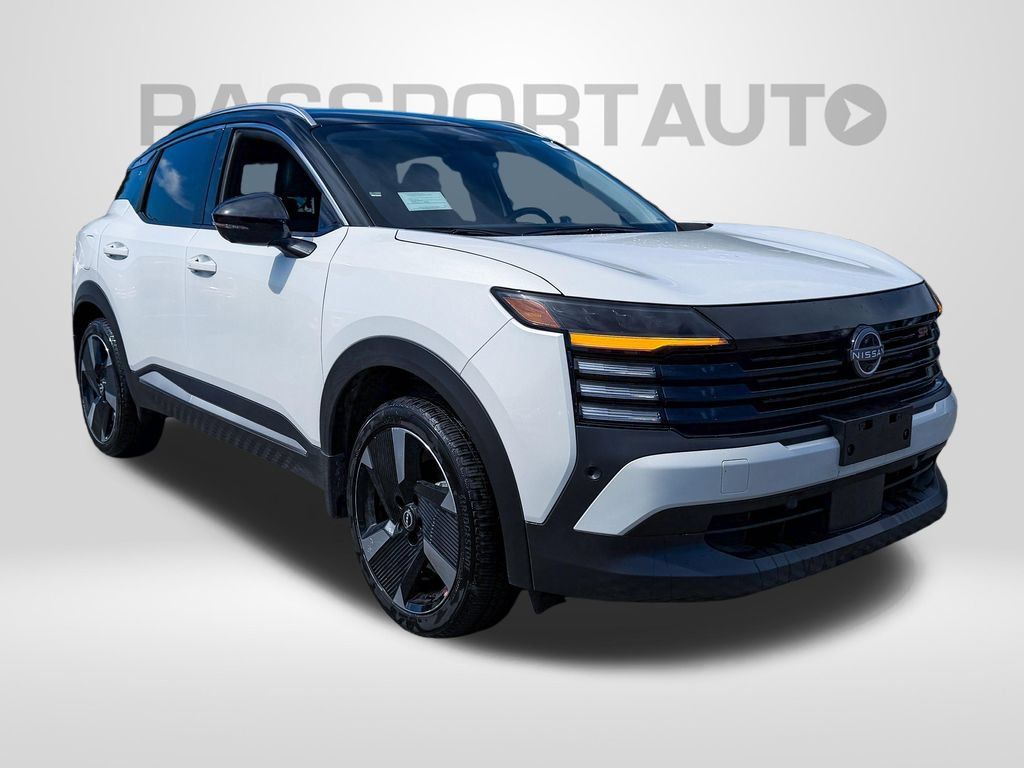 Used 2026 Nissan Kicks SR AWD/4WD image 2