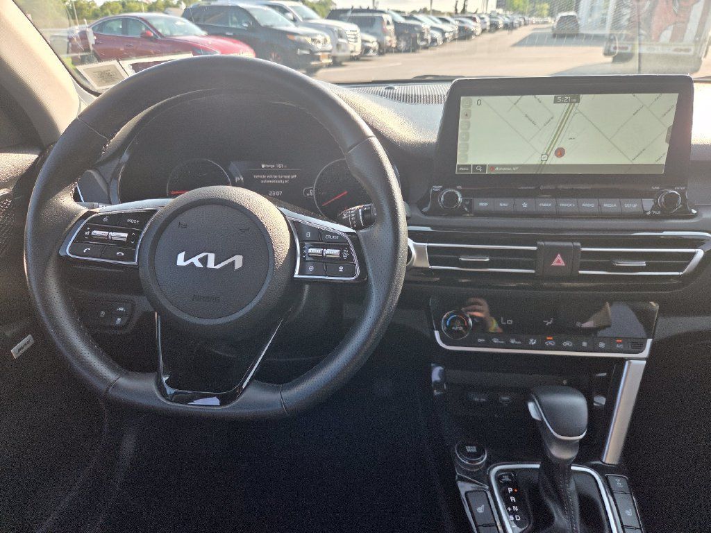 Used 2023 Kia Seltos SX w/ SX Sunroof Package AWD/4WD image 13
