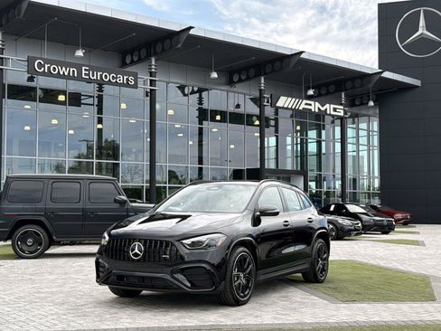 New 2026 Mercedes-Benz GLA 35 AMG 4MATIC image 1