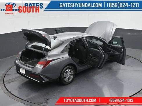 Used 2025 Hyundai Elantra SE FWD image 47