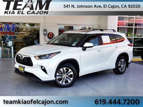 Used 2023 Toyota Highlander XLE FWD image 1