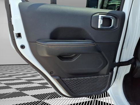 Used 2025 Jeep Wrangler Unlimited Sahara AWD/4WD image 23
