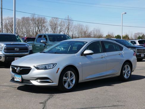 Used 2018 Buick Regal Preferred FWD image 5