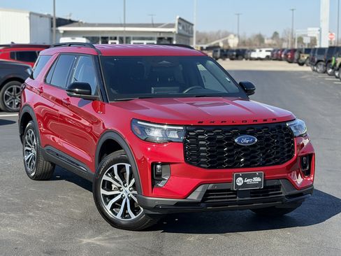 Used 2025 Ford Explorer ST-Line image 4