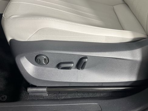 Certified 2022 Volkswagen Tiguan SE w/ Panoramic Sunroof Package image 19