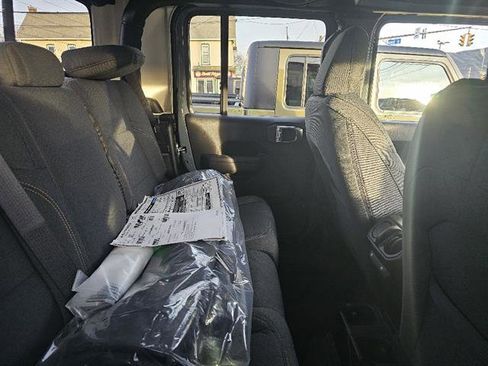 Used 2026 Jeep Gladiator Sport AWD/4WD image 10