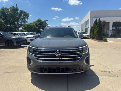 New 2026 Volkswagen Atlas SE FWD image 2