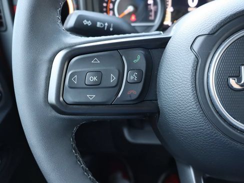 Used 2025 Jeep Wrangler Unlimited Rubicon AWD/4WD image 8
