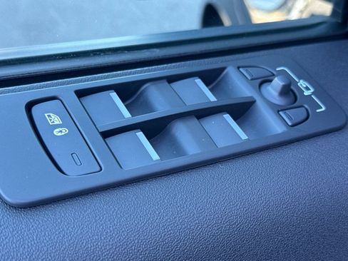 Used 2025 Land Rover Discovery Sport Dynamic SE AWD/4WD image 11
