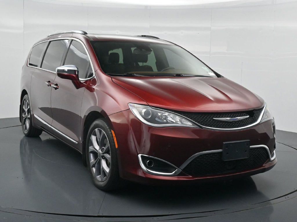 Used 2020 Chrysler Pacifica Limited w/ Tire & Wheel Group FWD image 37