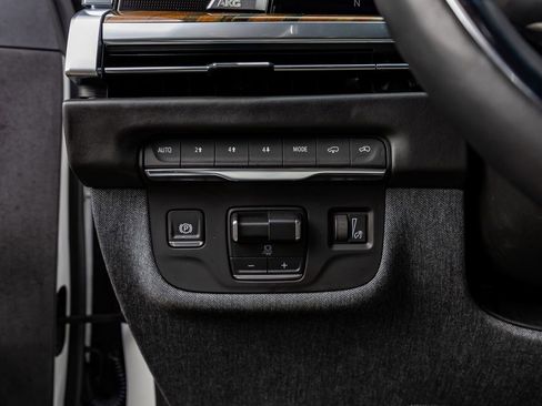 Used 2025 Cadillac Escalade ESV Sport Platinum w/ LPO, ONYX Package image 22