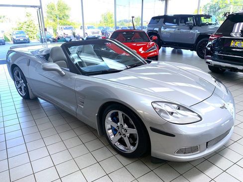 Used 2007 Chevrolet Corvette Convertible w/ Preferred Equipment Group RWD image 5