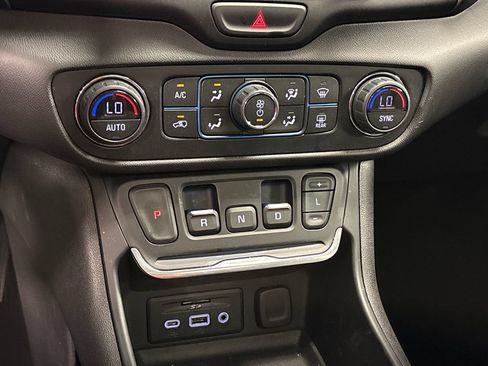 Used 2020 GMC Terrain Denali w/ Denali Premium Package FWD image 39