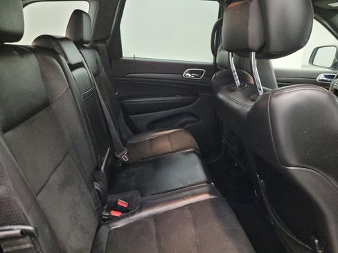 Used 2019 Jeep Grand Cherokee Laredo w/ Laredo X Package image 19