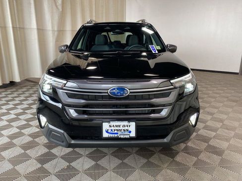 Used 2025 Subaru Forester Premium AWD/4WD image 10