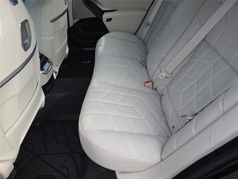 New 2026 BMW 740i xDrive image 16