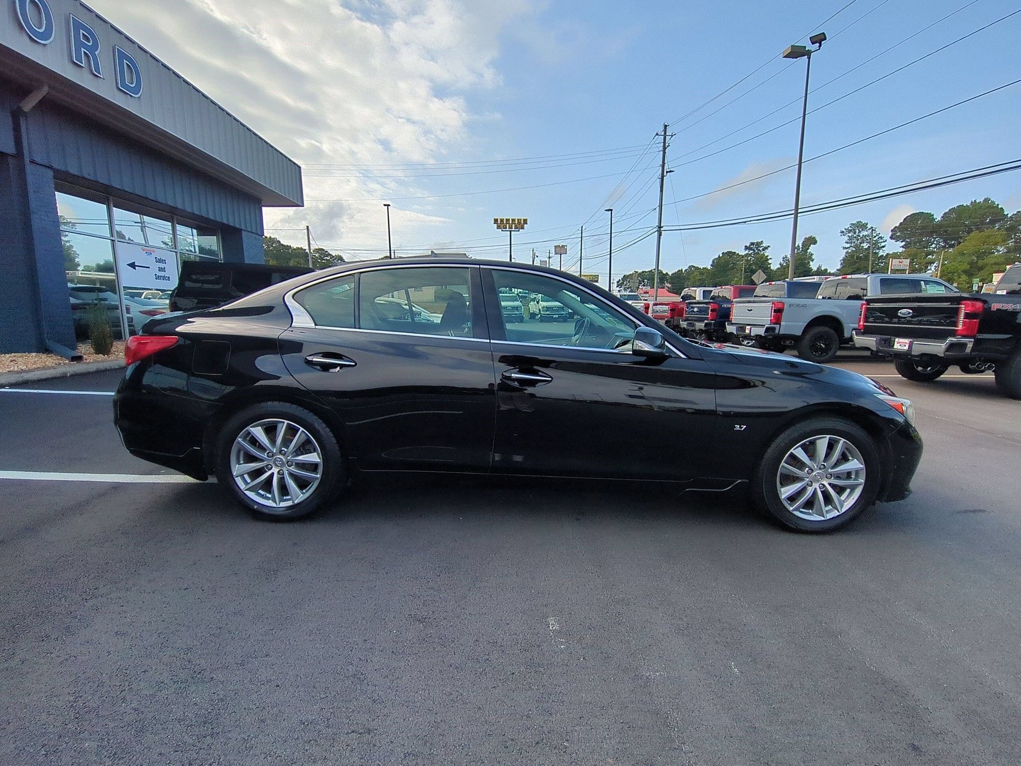 Used 2015 INFINITI Q50 Premium w/ Navigation Package AWD/4WD image 4
