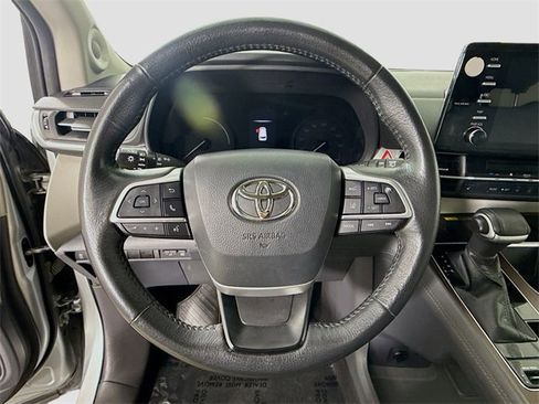 Certified 2021 Toyota Sienna XLE image 11