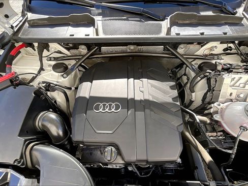 Used 2021 Audi Q5 Premium w/ Convenience Package image 9