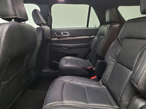Used 2018 Ford Explorer Platinum AWD/4WD image 18