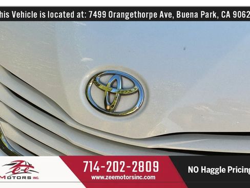 Used 2017 Toyota Sienna LE FWD image 53