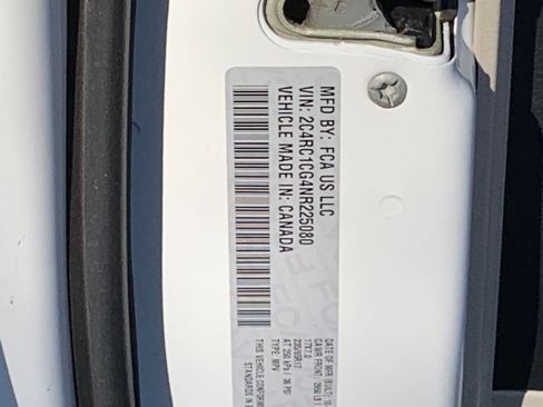 Used 2022 Chrysler Voyager LX image 10