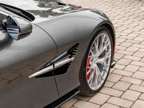 Used 2025 Aston Martin Vanquish RWD image 13