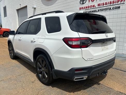 Used 2025 Honda Pilot Sport image 6