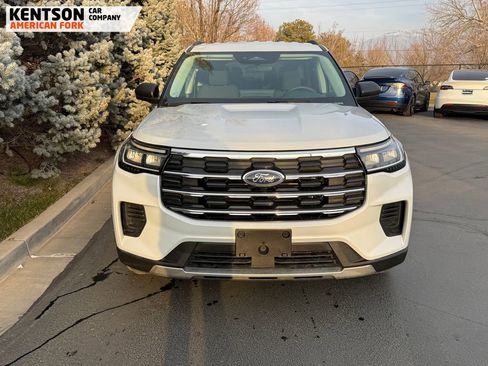 Used 2025 Ford Explorer Active image 2