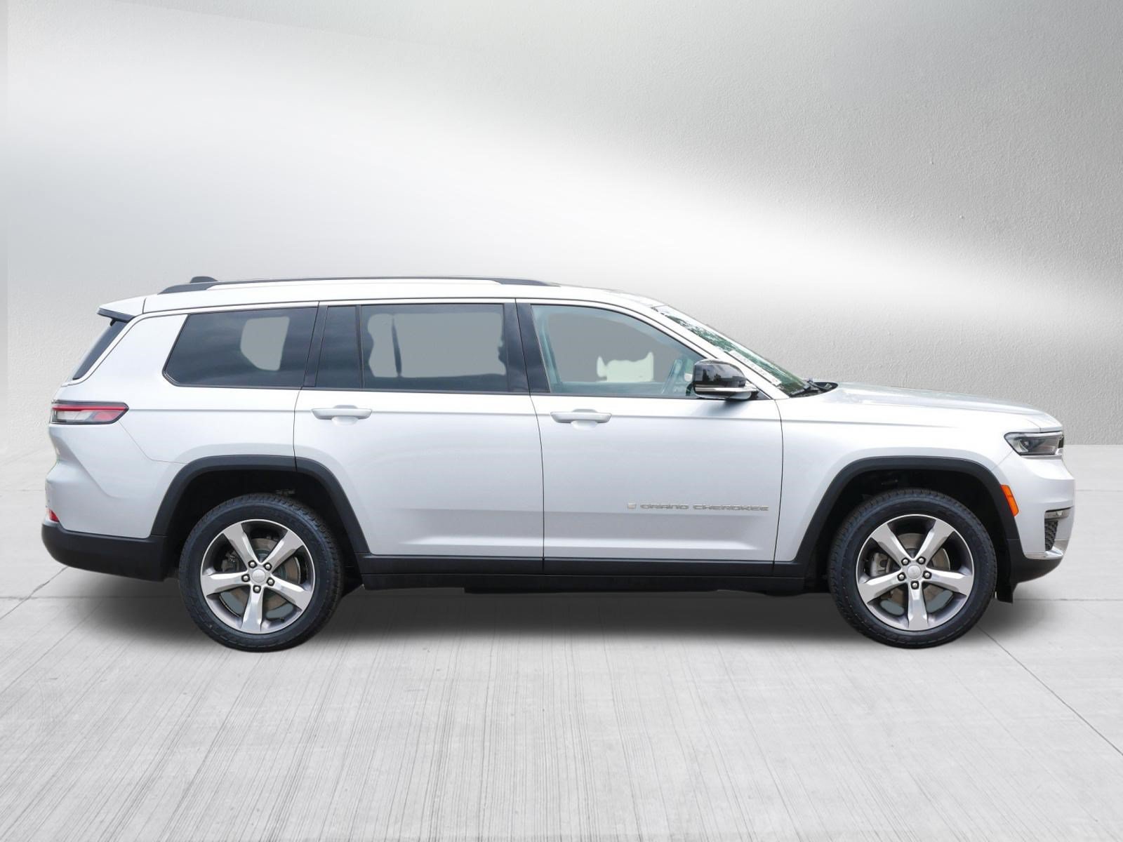 Used 2021 Jeep Grand Cherokee L Limited AWD/4WD image 8