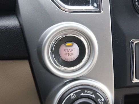 Used 2017 Nissan Titan SV image 29