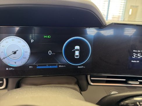 Used 2023 Hyundai Elantra SEL w/ Convenience Package image 3