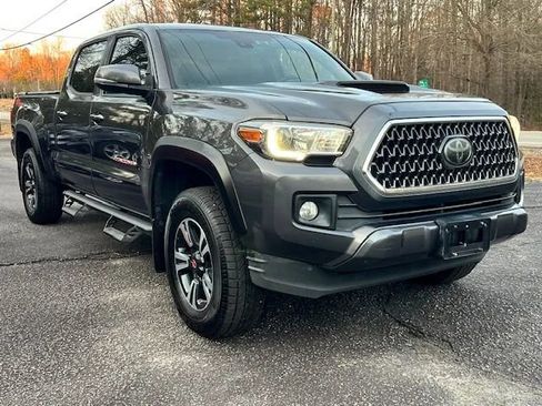 Used 2018 Toyota Tacoma TRD Sport image 1