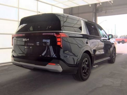 Certified 2025 Kia Carnival FWD image 3