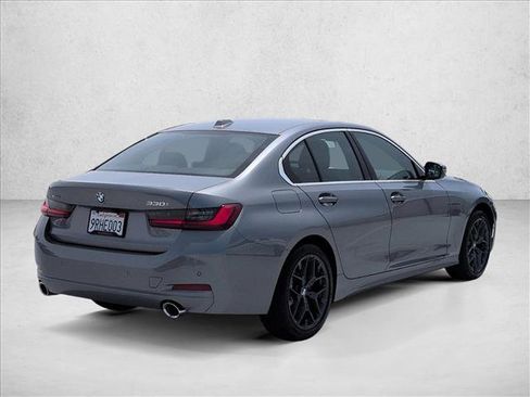 Used 2025 BMW 330i xDrive Sedan w/ M Sport Package AWD/4WD image 5