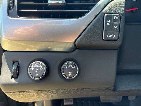Used 2019 Chevrolet Suburban LT AWD/4WD image 36