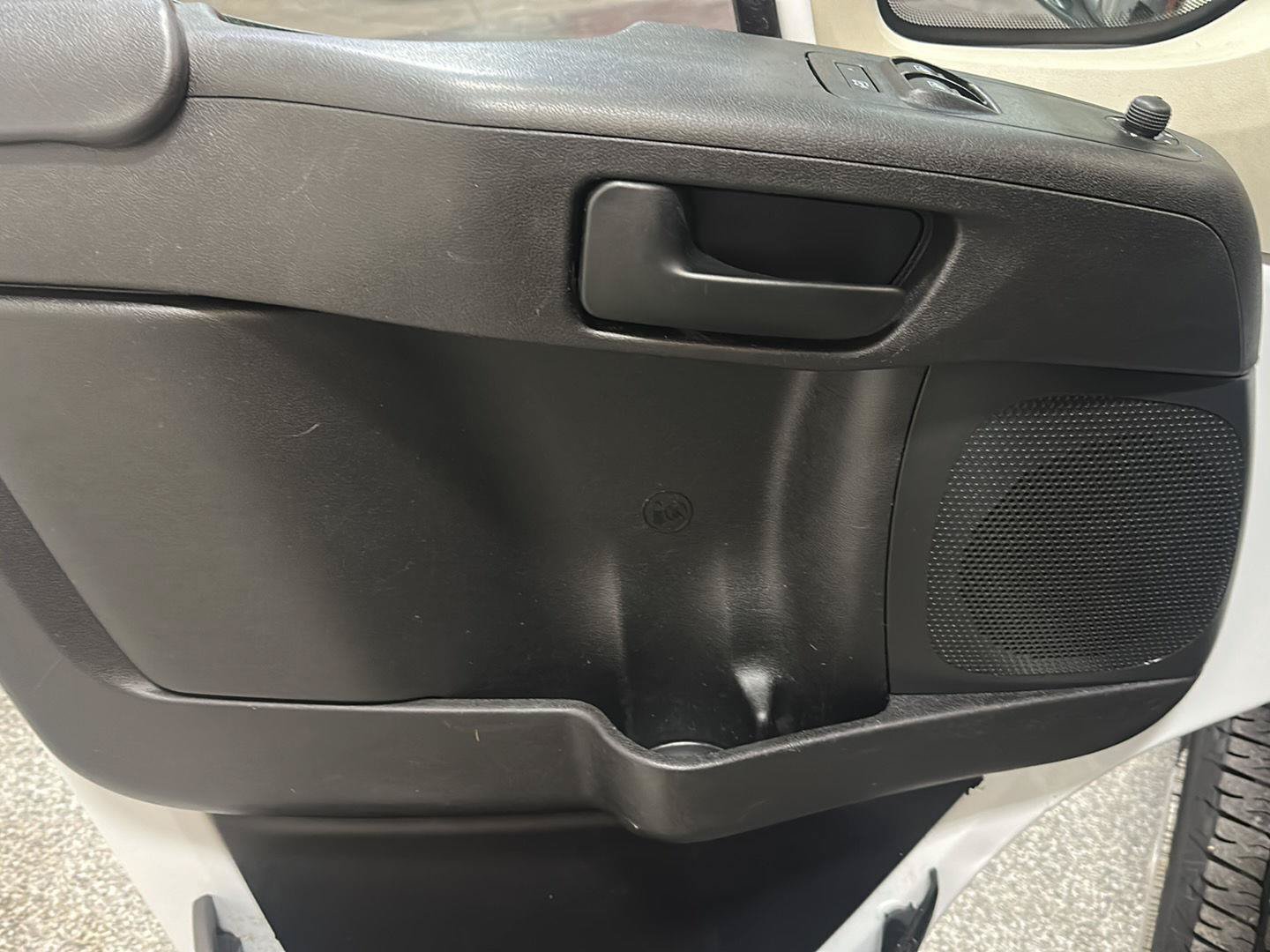 Used 2017 RAM ProMaster 2500 w/ Premium Appearance Group FWD image 16